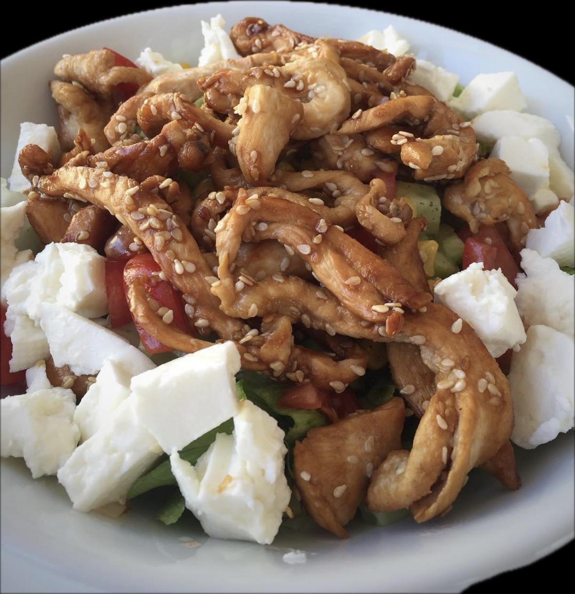 Tavuklu Peynirli Salata